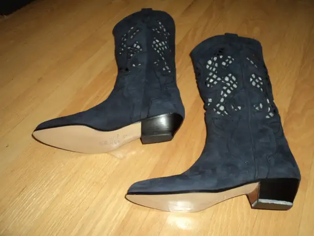 VINTAGE ITALIAN COWBOY BOOTS in Women's - Shoes in Red Deer - Image 3