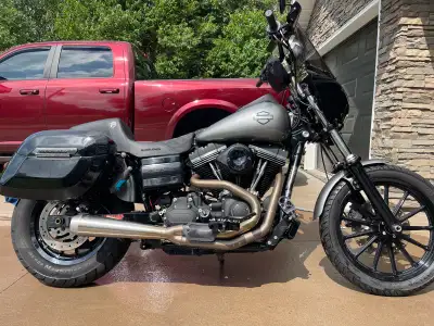 2013 Dyna Street Bob FXDB 96cu 26,938 km’s - Memphis shades fairing with two windscreens - HD LED he...