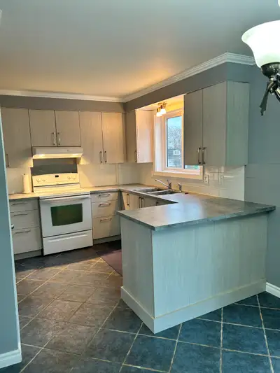 Appartement à louer – 5 1/2 – Vieux Longueuil Disponible: Dès Maintenant Prix : 1900$/mois Superbe 5...