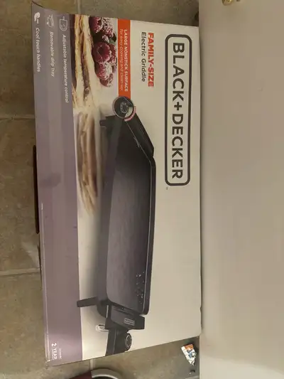 BLACK+DECKER Family-Sized Electric Griddle temperature probe goes from “keep warm” to 400°F, Has non...