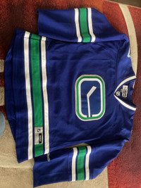 Ladies' Vancouver Canucks NHL Alt Logo Jersey - Size X-Large