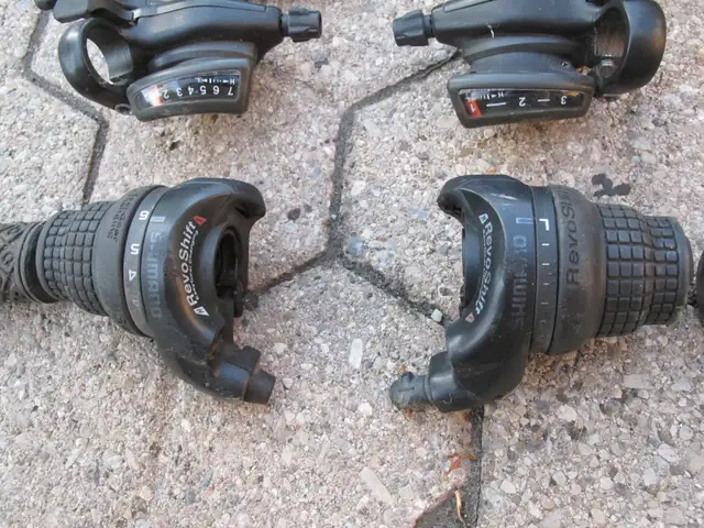 Shimano Microshift 6,7 speed gear shifters ST-EF40, SL-RS31 in Frames & Parts in City of Toronto - Image 5