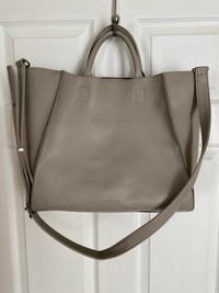 Matt and Nat tote bag with interior pouch