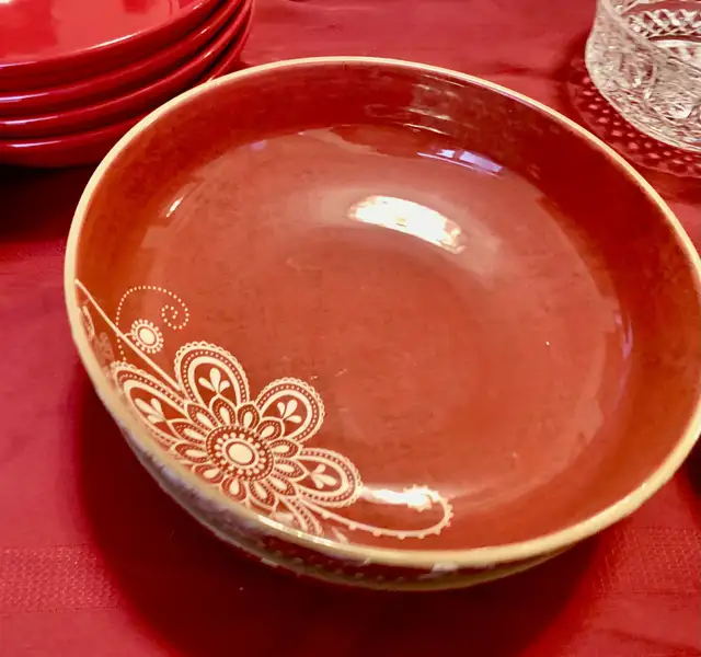 ExcellentPier  One Maribeth Dinner plates set,  Coffee maker. in Kitchen & Dining Wares in Markham / York Region - Image 3