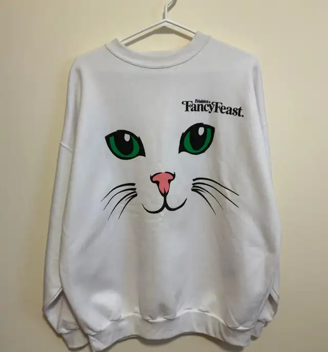 Friskies Fancy Feast Cat White Pullover Sweatshirt in Women's - Tops & Outerwear in Oshawa / Durham Region - Image 2