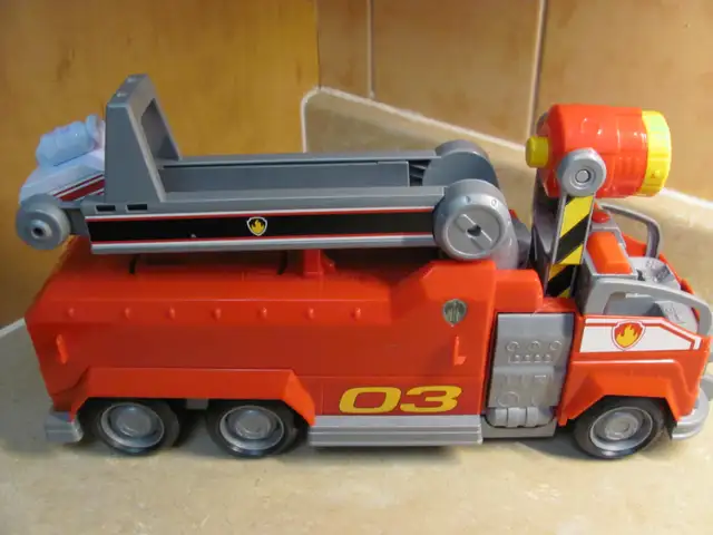 New Price *** Camion de pompier - Fire Truck *** Nouveau prix in Toys & Games in Gatineau - Image 7