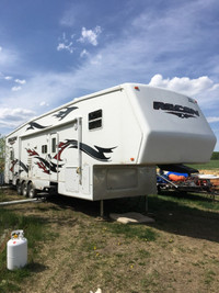 RV 5th wheel Toy Hauler 37' - 780-518-3181