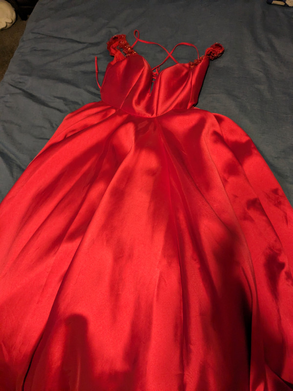 Beautiful grad dress for sale in Women's - Dresses & Skirts in Saskatoon - Image 4