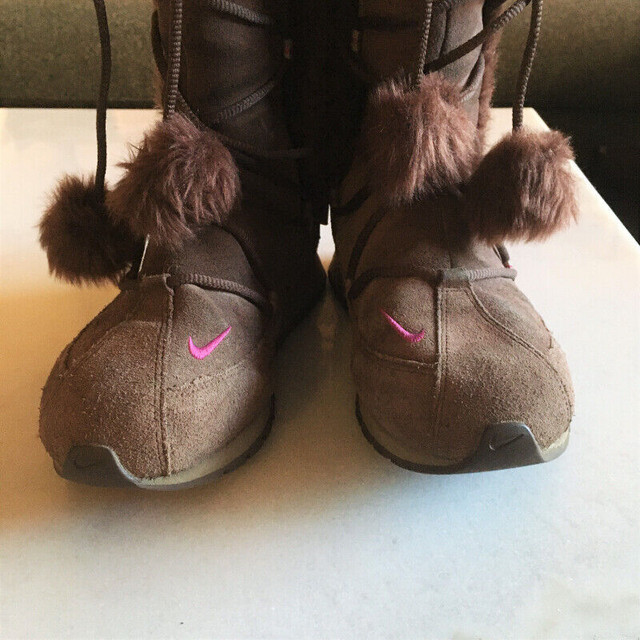 Authentic Nike brown winter snow boots, w/ pom poms (size 7) in Women's - Shoes in City of Halifax - Image 3
