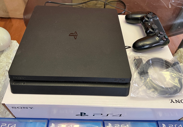 Sony PS4 slim in Sony Playstation 4 in Mississauga / Peel Region - Image 2