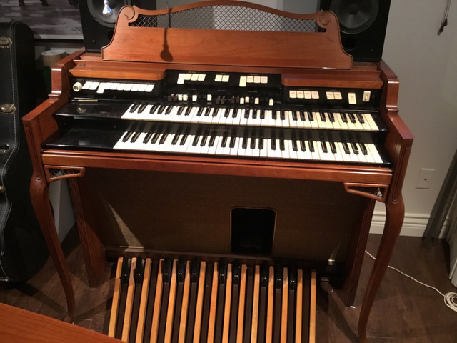 Orgue Hammond E-100 dans Pianos et claviers  à Ville de Montréal - Image 2
