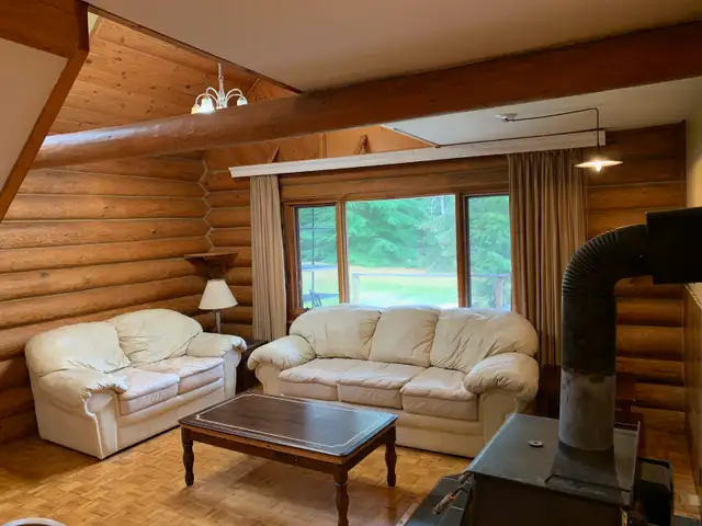 Cedarvale Log Home 2 bed, 2 bath in Long Term Rentals in Terrace - Image 2