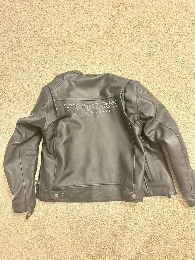 Victory Motorcycle leather jacket in Motorcycle Parts & Accessories in Edmonton - Image 3