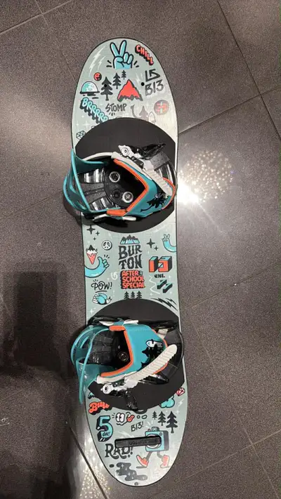 Planche à neige BURTON - AFTER SCHOOL SPECIAL - 80 cm Avec les fixations. Acheté neuf 400 $ + taxes...