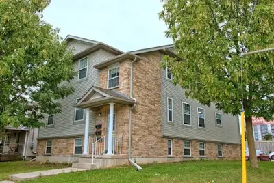 Looking for 1 student! 263 Hazel St - 2 Min Walk to Laurier! $1000/month - Kitchen and 1 rooms left...