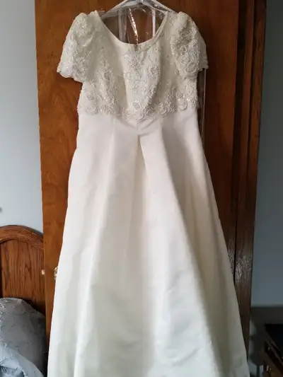 Ivory wedding gown size 16-18. A line. Bodice embellished with sequins, lace and beads. No train or...