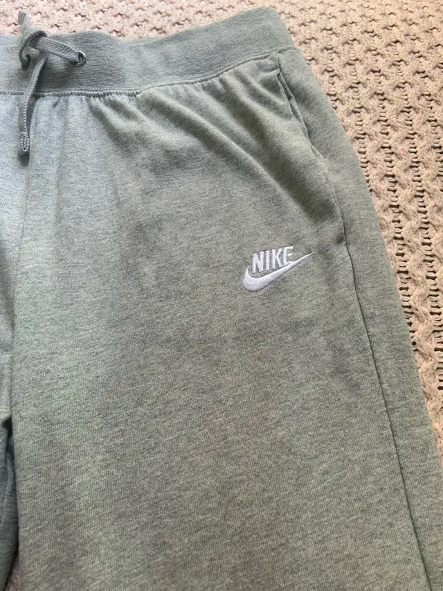WOMEN’S NIKE GREY JOGGERS•SWEAT PANTS ! SIZE SMALL in Women's - Bottoms in Mississauga / Peel Region - Image 2