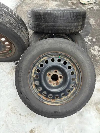 Vehicle: 2018 Honda CRV Brand: Michelin Size: 235/65/R17 DOT: 4618 Price: $120 for all of them inclu...