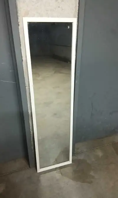 Miroir de porte blanc en parfait état, View more