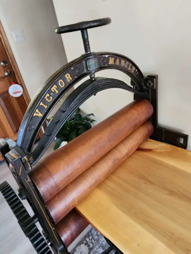 steampunk industrial table,retail display in Other Tables in Oakville / Halton Region - Image 4