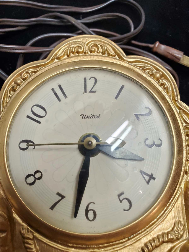 Vintage united cowboy clock $30 in Arts & Collectibles in St. Catharines - Image 2