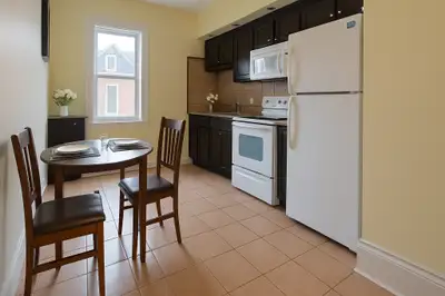 Spacious 1+Den Apartment | Prime Location in Peterborough