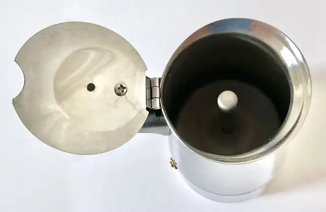Vintage. Collection. Cafetière italienne en inox ** in Arts & Collectibles in Lévis - Image 7