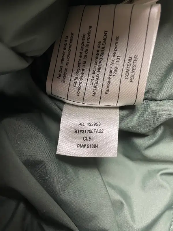 Patagonia 2022 Insulated Powder Town Jacket - Women's Size XL in Women's - Tops & Outerwear in St. Albert - Image 9