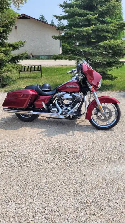 2016 Harley Davidson Street Glide Special 103 motor ,velocity red in color, excellent condition,smar...