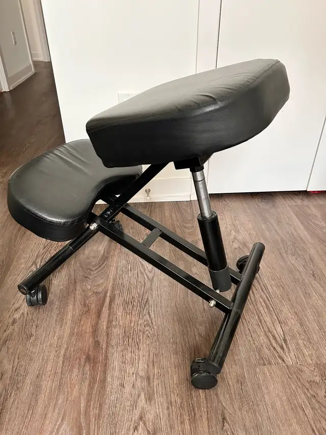 Ergonomic Kneeling Chair in Chairs & Recliners in Markham / York Region - Image 5