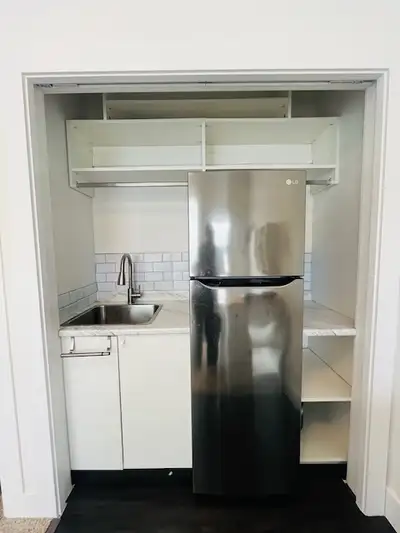 (Shawnigan Lake )Bright 1 Bed/1Bath STUDIO UNFURNISHED
