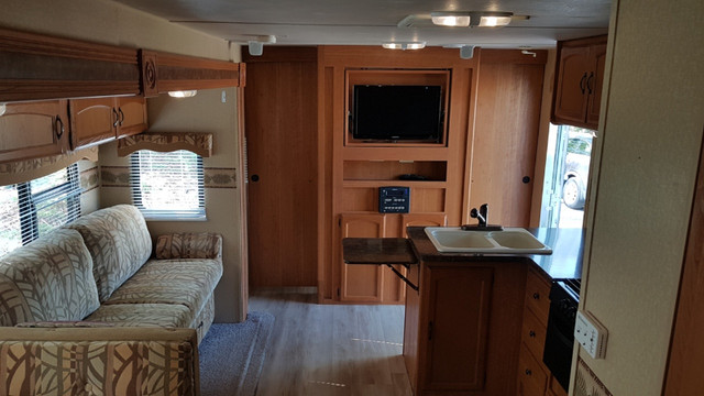 2010 Salem 30QBSS w/ Bunk house in Travel Trailers & Campers in Oshawa / Durham Region - Image 3