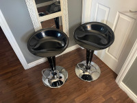 Swivel bar stools 