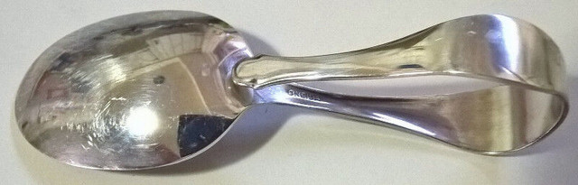 Vintage Oneida Community Baby Spoon with Finger Looped Handle in Feeding & High Chairs in Oshawa / Durham Region - Image 3