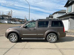 2008 Nissan Pathfinder LE