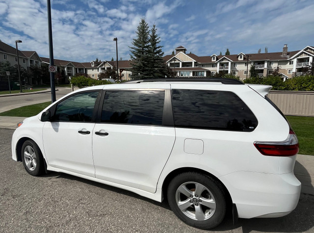 2019 Toyota Sienna 7-Passenger FWD in Cars & Trucks in Calgary - Image 3