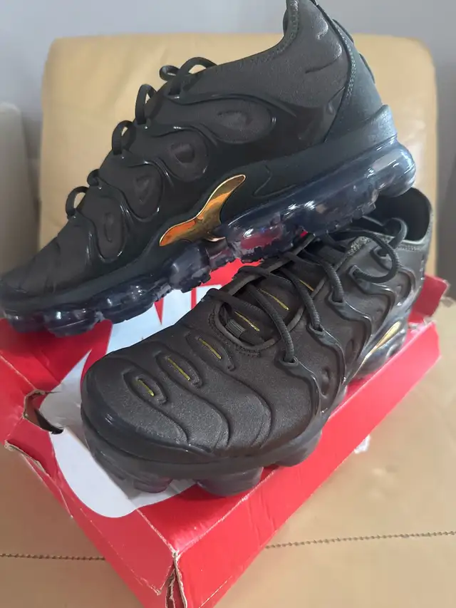 NIKE AIR VAPORMAX PLUS SIZE 11 in Men's Shoes in City of Toronto - Image 2