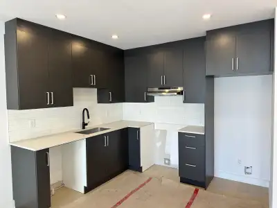À LOUER – 3 ½ spacieux, style condo rénové – très lumineux