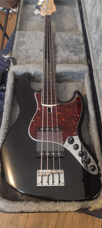Sire V7 Fretless Bass