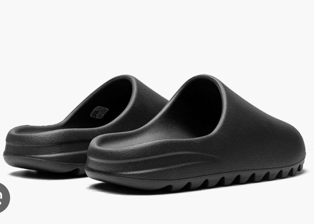 Adidas Yeezy slides Onyx in Men's Shoes in Stratford - Image 2
