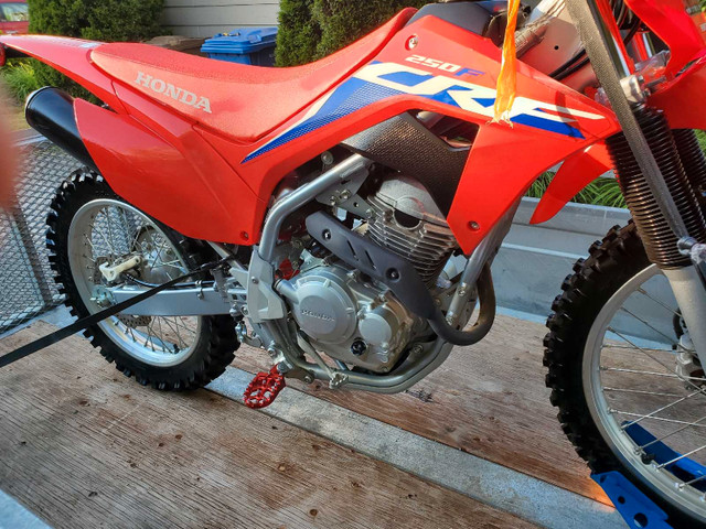 HONDA CRF 250 2023  dans Hors route et motocross  à Laval/Rive Nord - Image 4