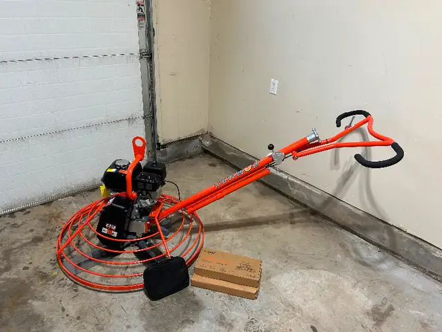 Conmec CT436 Walk Behind Power Trowel in Power Tools in Belleville - Image 7
