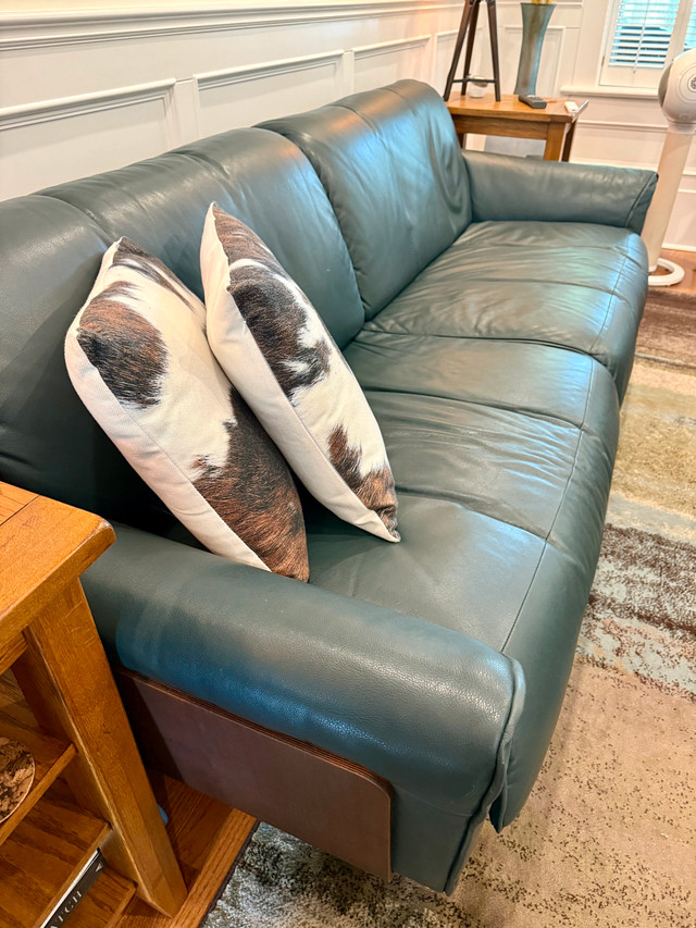Leather couch & accent chair in Couches & Futons in Saskatoon - Image 3