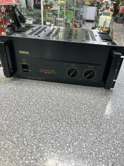 Yamaha P2201 Professional Series Amplifier *Missing foot*, View more