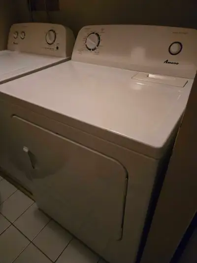 Laveuse et sécheuse a vendre marque amana très bon états Négociables