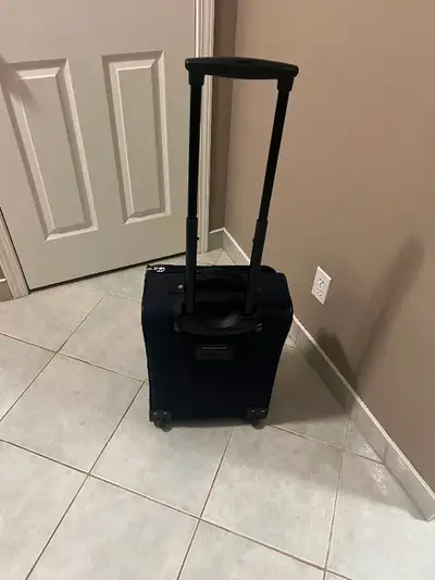 Luggage carry on for sale !! $45 obo . Dark blue. Make me an offer . Thanks