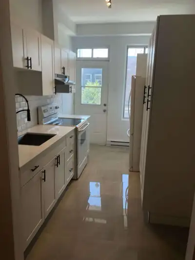 Spacious Apartment in Little Italy Montreal!