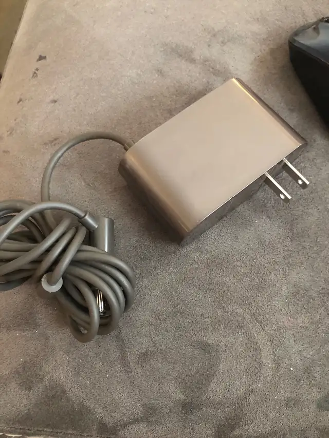Dyson charger 414907848941250560