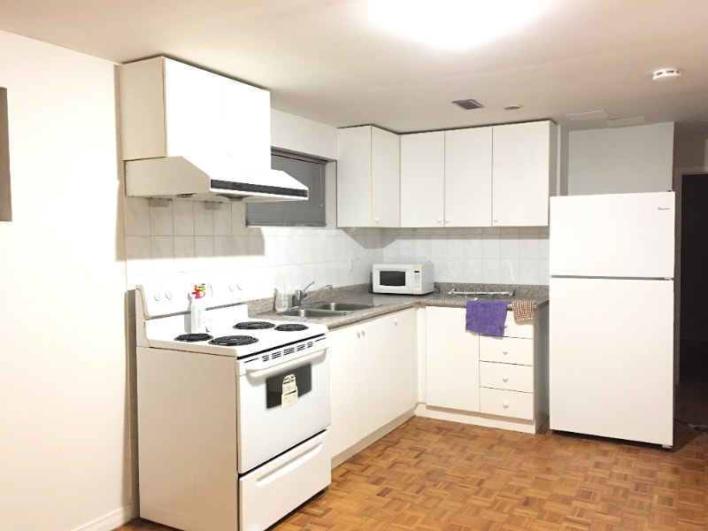 One private room at Leslie and Finch Room Rentals & Roommates City