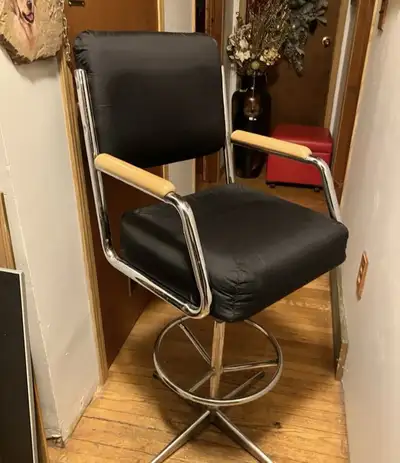 Swivel bar stool very comfortable, View more
